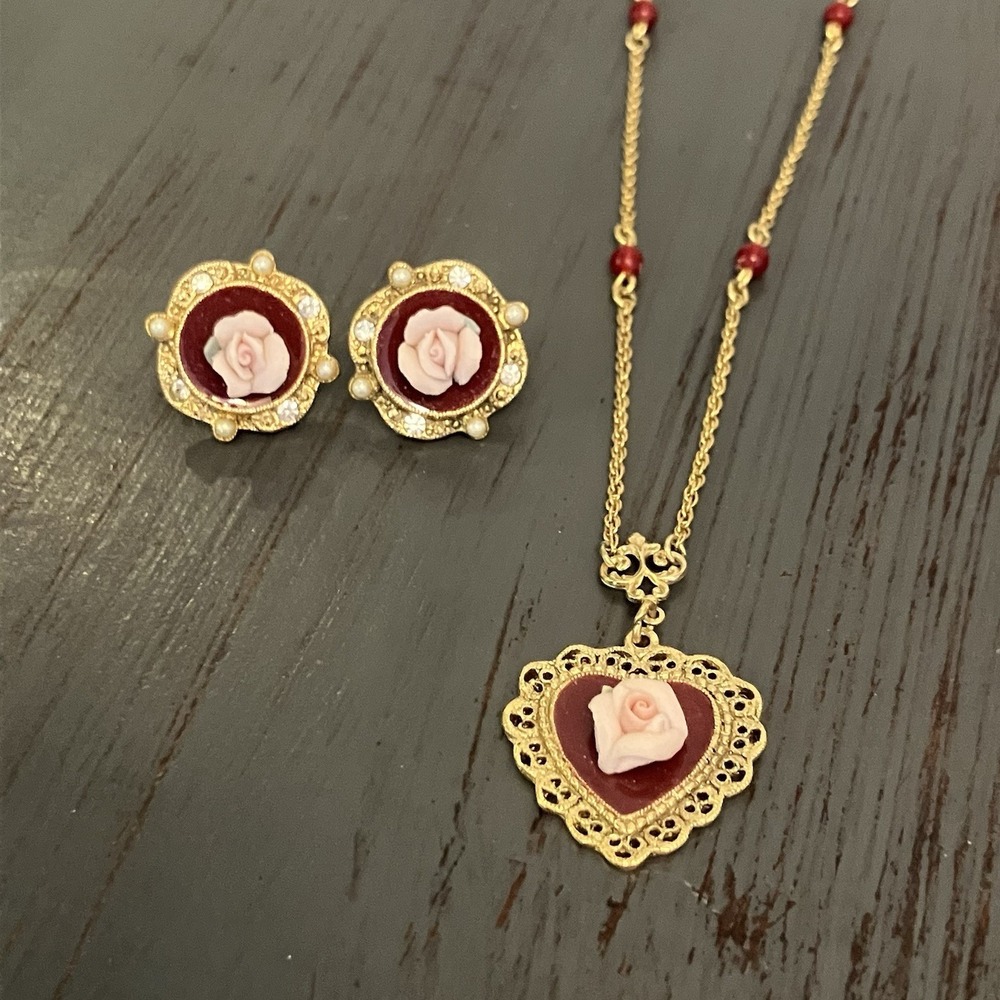 Vintage 1928 Jewelry Co Set Pink Porcelain Rose Heart Pendant Necklace Earrings